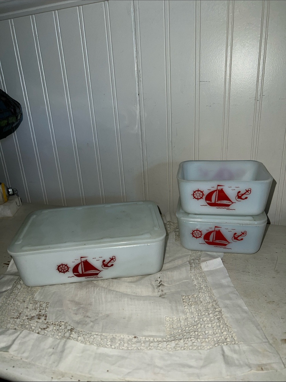 Set Vintage McKee milk glass red ship casserole & small refrigerator dishes